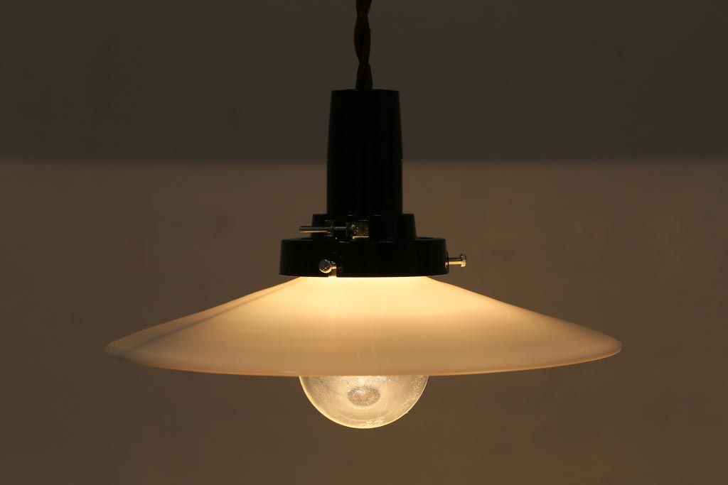 アンティーク照明　戦前　昭和レトロ　昔なつかしい平笠シェードのペンダントライト(天井照明、吊り下げ照明)(R-038485)