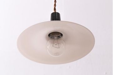 アンティーク照明　戦前　昭和レトロ　昔なつかしい平笠シェードのペンダントライト(天井照明、吊り下げ照明)(R-038485)