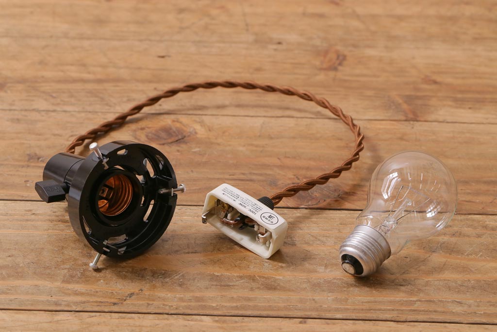 アンティーク照明　戦前　昭和レトロ　昔なつかしい平笠シェードのペンダントライト(天井照明、吊り下げ照明)(R-038485)