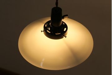 アンティーク照明　戦前　昭和レトロ　昔なつかしい平笠シェードのペンダントライト(天井照明、吊り下げ照明)(R-038486)