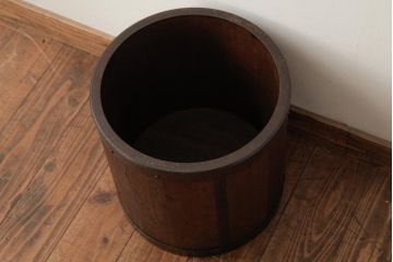 アンティーク雑貨　和製アンティーク　古民具　リング状の取っ手が味のある斗棒付き一斗枡(マス、升)(R-038496)