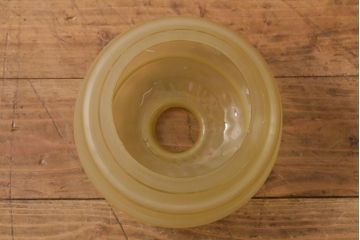 アンティーク照明　イギリスアンティーク　淡いイエローのシェードが可愛らしいペンダントライト(天井照明、吊り下げ照明)(R-038503)