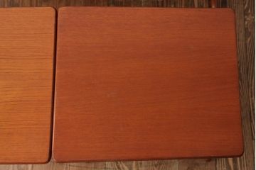 ヴィンテージ家具　北欧ビンテージ　チーク材　木の温もりと美しいフォルムが魅力的なネストテーブル(サイドテーブル、カフェテーブル)(R-038507)