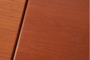 ヴィンテージ家具　北欧ビンテージ　チーク材　木の温もりと美しいフォルムが魅力的なネストテーブル(サイドテーブル、カフェテーブル)(R-038507)