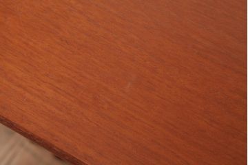 ヴィンテージ家具　北欧ビンテージ　チーク材　木の温もりと美しいフォルムが魅力的なネストテーブル(サイドテーブル、カフェテーブル)(R-038507)