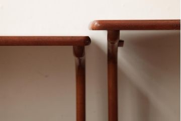 ヴィンテージ家具　北欧ビンテージ　チーク材　木の温もりと美しいフォルムが魅力的なネストテーブル(サイドテーブル、カフェテーブル)(R-038507)