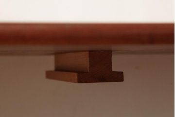 ヴィンテージ家具　北欧ビンテージ　チーク材　木の温もりと美しいフォルムが魅力的なネストテーブル(サイドテーブル、カフェテーブル)(R-038507)