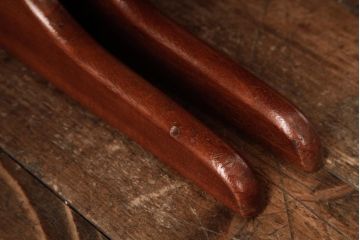 ヴィンテージ家具　北欧ビンテージ　チーク材　木の温もりと美しいフォルムが魅力的なネストテーブル(サイドテーブル、カフェテーブル)(R-038507)