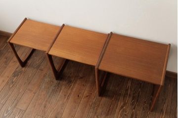 ヴィンテージ家具　北欧ビンテージ　G-PLAN(ジープラン)　チーク材　温かみのある木味のネストテーブル(サイドテーブル)(R-038508)