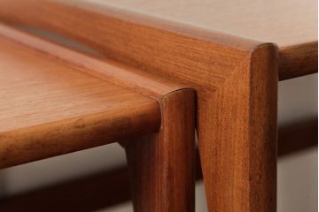 ヴィンテージ家具　北欧ビンテージ　G-PLAN(ジープラン)　チーク材　温かみのある木味のネストテーブル(サイドテーブル)(R-038508)