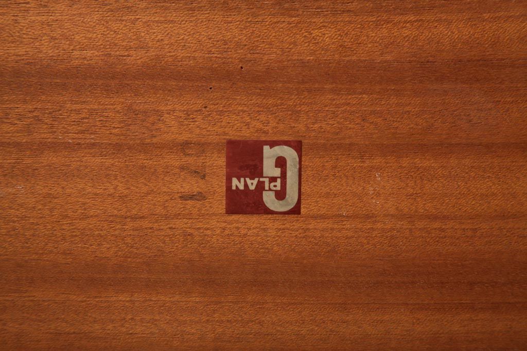 ヴィンテージ家具　北欧ビンテージ　G-PLAN(ジープラン)　チーク材　温かみのある木味のネストテーブル(サイドテーブル)(R-038508)