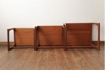 ヴィンテージ家具　北欧ビンテージ　G-PLAN(ジープラン)　チーク材　温かみのある木味のネストテーブル(サイドテーブル)(R-038508)