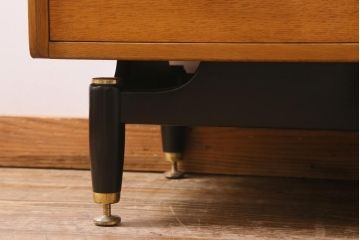 ヴィンテージ家具　リペイント　イギリスビンテージ　G-PLAN(ジープラン)　サニーオーク&チャイニーズホワイト　ミッドセンチュリーな雰囲気のダブルチェスト(サイドボード)(R-038511)