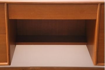 ヴィンテージ家具　イギリスビンテージ　G-PLAN(ジープラン)　Form FIVE(フォーム ファイブ)　チーク材　真鍮取っ手がお洒落な両袖デスク(机、在宅ワーク、在宅用作業台、サイドボード)(R-038512)