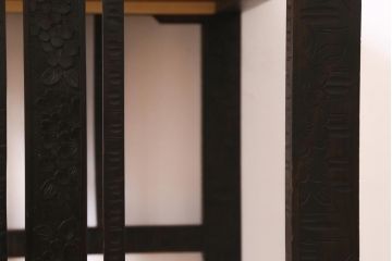 ビンテージ家具　伝統工芸　軽井沢彫り　優美な意匠が施された和モダンなデスク(机、在宅ワーク、在宅用ワークデスク)(R-038514)