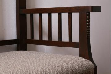 アンティーク家具　大正ロマン　ナラ材　背もたれの透かし彫りが目を惹く小ぶりな2人掛けベンチ(ソファ、長椅子)(R-038515)