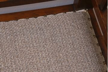 アンティーク家具　大正ロマン　ナラ材　背もたれの透かし彫りが目を惹く小ぶりな2人掛けベンチ(ソファ、長椅子)(R-038515)