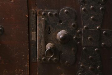 アンティーク家具　和製アンティーク　明治期　古い木の質感が渋い重ね衣装箪笥(引き出し、チェスト)(R-038518)