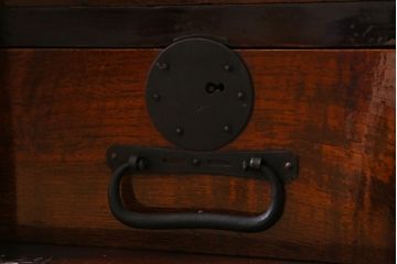 アンティーク家具　大正期　前面栗材　落ち着いた雰囲気が魅力の最上箪笥(衣装箪笥、引き出し)(R-038519)