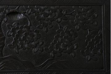 ビンテージ家具　伝統工芸　軽井沢彫り　満開の桜の彫りが優美な印象のライティングビューロー(簿記机、在宅ワーク、在宅用デスク、ヴィンテージ)(R-038520)