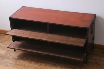 アンティーク家具　最上箪笥リメイク　引き出しが扉に!使い勝手の良い脚付きテレビ台(リビングボード、ローボード、収納棚)(R-038521)