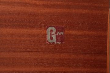 ヴィンテージ家具　イギリスビンテージ　G-PLAN(ジープラン)　カーブがおしゃれなネストテーブル(サイドテーブル、カフェテーブル)(R-038522)