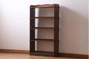 レトロ家具　昭和中期　透かし彫りが目を引く楔(くさび)式オープンラック(本棚、飾り棚、収納棚)(R-038524)