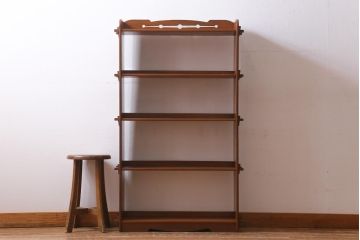レトロ家具　昭和中期　透かし彫りが目を引く楔(くさび)式オープンラック(本棚、飾り棚、収納棚)(R-038524)