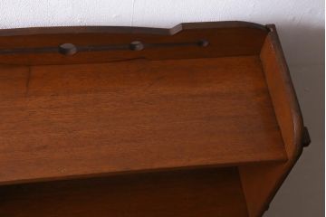レトロ家具　昭和中期　透かし彫りが目を引く楔(くさび)式オープンラック(本棚、飾り棚、収納棚)(R-038524)