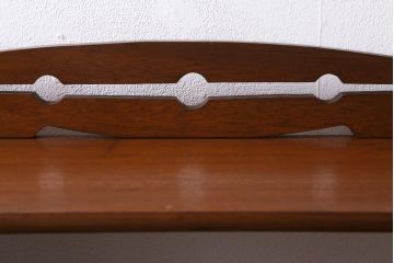 レトロ家具　昭和中期　透かし彫りが目を引く楔(くさび)式オープンラック(本棚、飾り棚、収納棚)(R-038524)
