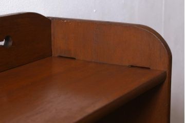 レトロ家具　昭和中期　透かし彫りが目を引く楔(くさび)式オープンラック(本棚、飾り棚、収納棚)(R-038524)