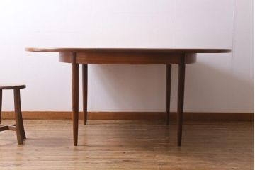 ヴィンテージ家具　北欧ビンテージ　G-PLAN(ジープラン)　木の温もり感じるエクステンションテーブル(ラウンドテーブル、ダイニングテーブル)(R-038526)