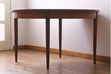 ヴィンテージ家具　北欧ビンテージ　G-PLAN(ジープラン)　木の温もり感じるエクステンションテーブル(ラウンドテーブル、ダイニングテーブル)(R-038526)