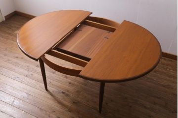 ヴィンテージ家具　北欧ビンテージ　G-PLAN(ジープラン)　木の温もり感じるエクステンションテーブル(ラウンドテーブル、ダイニングテーブル)(R-038526)
