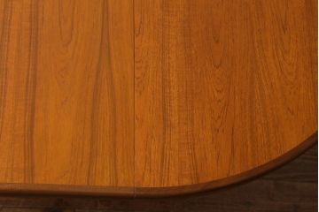 ヴィンテージ家具　北欧ビンテージ　G-PLAN(ジープラン)　木の温もり感じるエクステンションテーブル(ラウンドテーブル、ダイニングテーブル)(R-038526)