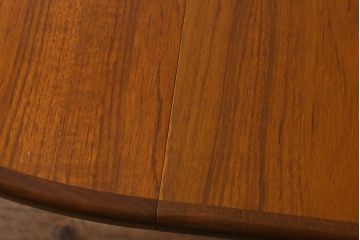 ヴィンテージ家具　北欧ビンテージ　G-PLAN(ジープラン)　木の温もり感じるエクステンションテーブル(ラウンドテーブル、ダイニングテーブル)(R-038526)