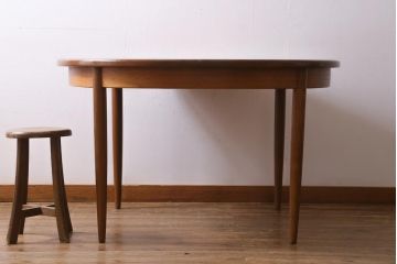 ヴィンテージ家具　北欧ビンテージ　G-PLAN(ジープラン)　木の温もり感じるエクステンションテーブル(ラウンドテーブル、ダイニングテーブル)(R-038527)