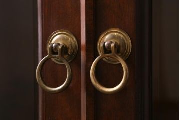 中古　松本民芸家具　洋の雰囲気を感じるA型面取書棚(ブックケース、本箱、キャビネット)(定価約44万7000円)(R-038528)