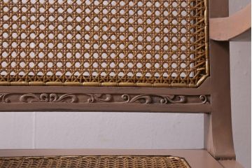ヴィンテージ家具　フランスビンテージ　ペイント　彫刻の装飾が目を引くロッキングチェア(アームチェア)(R-038529)