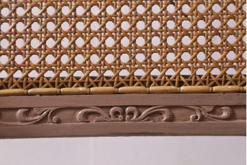 ヴィンテージ家具　フランスビンテージ　ペイント　彫刻の装飾が目を引くロッキングチェア(アームチェア)(R-038529)