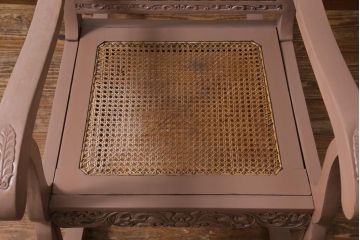 ヴィンテージ家具　フランスビンテージ　ペイント　彫刻の装飾が目を引くロッキングチェア(アームチェア)(R-038529)