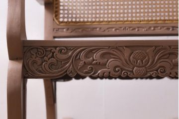 ヴィンテージ家具　フランスビンテージ　ペイント　彫刻の装飾が目を引くロッキングチェア(アームチェア)(R-038529)