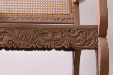 ヴィンテージ家具　フランスビンテージ　ペイント　彫刻の装飾が目を引くロッキングチェア(アームチェア)(R-038529)