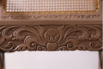 ヴィンテージ家具　フランスビンテージ　ペイント　彫刻の装飾が目を引くロッキングチェア(アームチェア)(R-038529)