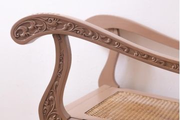 ヴィンテージ家具　フランスビンテージ　ペイント　彫刻の装飾が目を引くロッキングチェア(アームチェア)(R-038529)