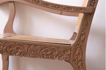 ヴィンテージ家具　フランスビンテージ　ペイント　彫刻の装飾が目を引くロッキングチェア(アームチェア)(R-038529)