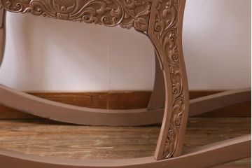 ヴィンテージ家具　フランスビンテージ　ペイント　彫刻の装飾が目を引くロッキングチェア(アームチェア)(R-038529)