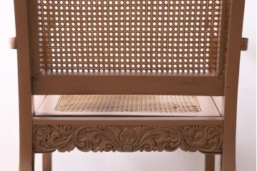ヴィンテージ家具　フランスビンテージ　ペイント　彫刻の装飾が目を引くロッキングチェア(アームチェア)(R-038529)