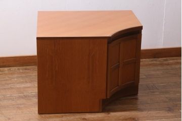 ヴィンテージ家具　北欧　イギリスビンテージ　nathan(ネイサン)社　温もりのある木味が素敵なコーナーキャビネット(サイドボード、テレビ台)(R-038530)