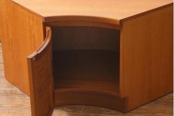 ヴィンテージ家具　北欧　イギリスビンテージ　nathan(ネイサン)社　温もりのある木味が素敵なコーナーキャビネット(サイドボード、テレビ台)(R-038530)